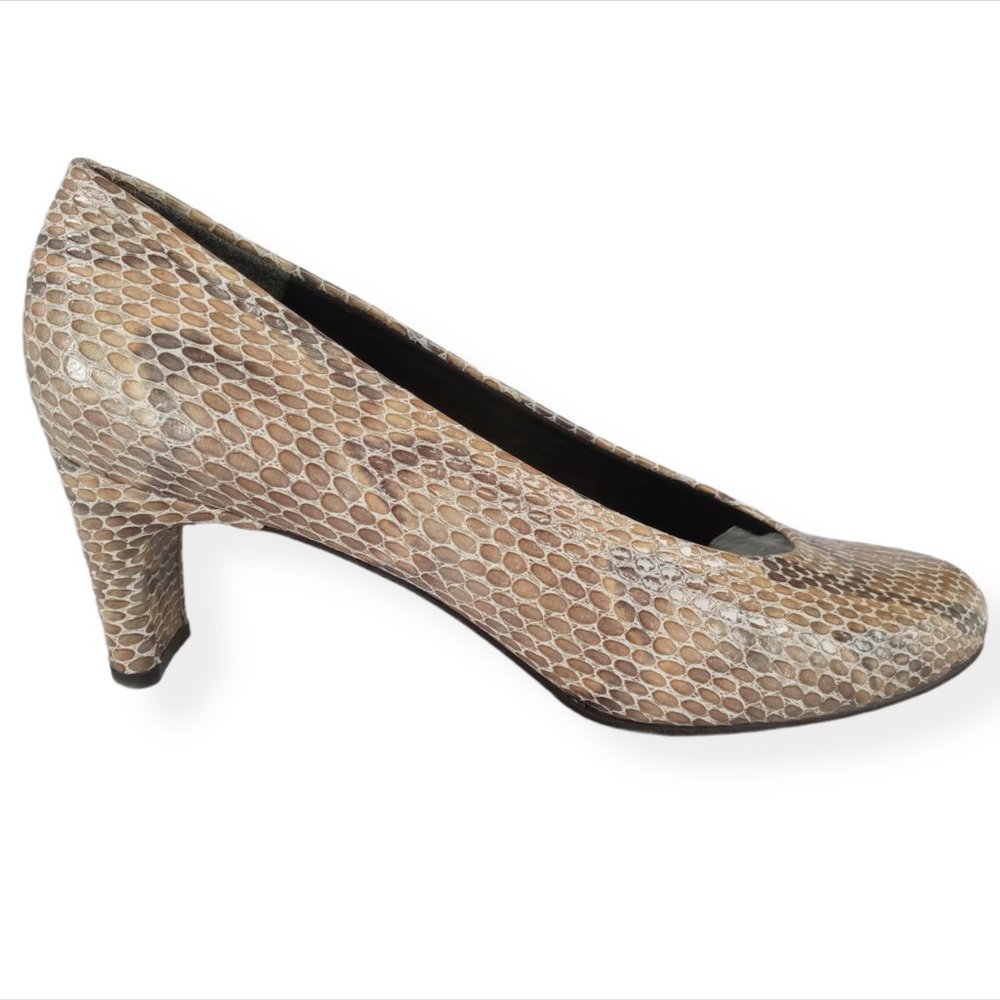 Stuart Weitzman Size 7 Womens Mushroom Beige Grey Chic Pumps Heels Snake Design
